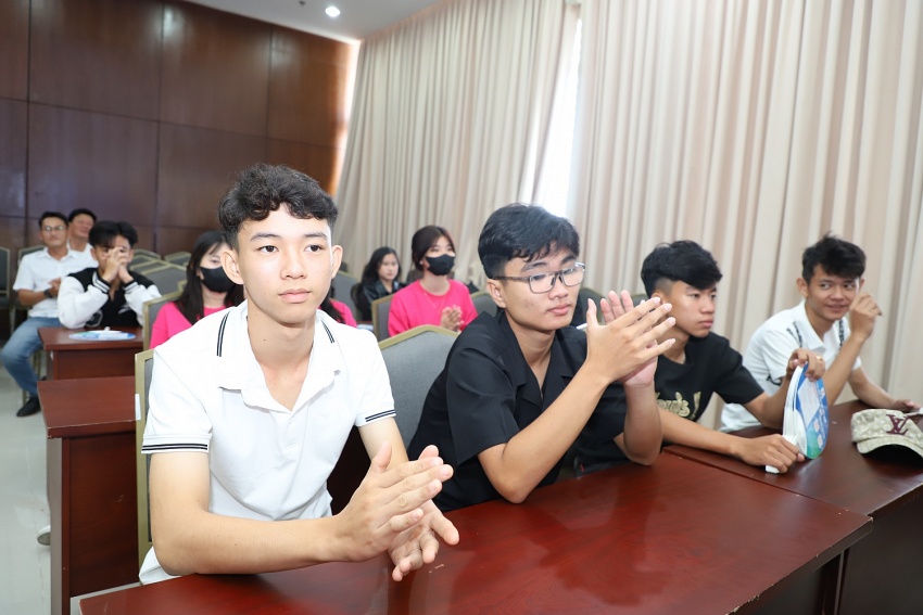 Học sinh THCS-THPT Long Hưng, tỉnh Sóc Trăng tham quan trải nghiệm thực tế tại PVU
