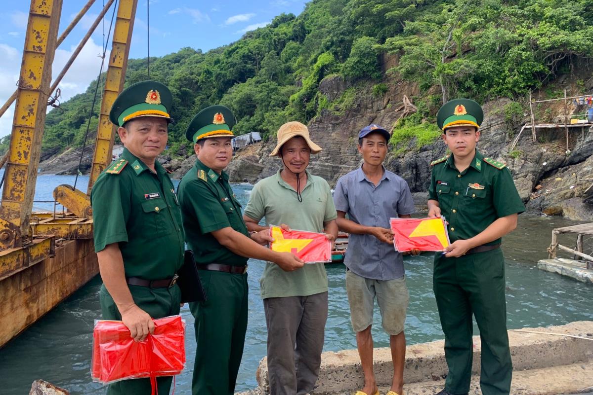 Gác “niềm riêng” bám đảo xa