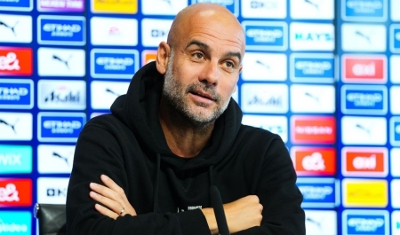 Pep Guardiola thừa nhận lo lắng "thay cho" Man Utd trong trận derby