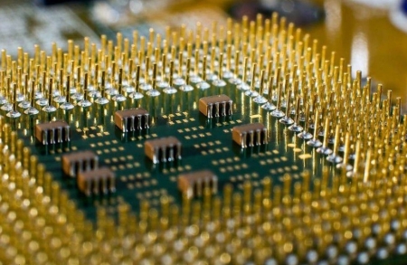Từ đất hiếm đến con chip Việt Nam