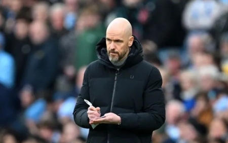 Erik Ten Hag "chống chế" sau khi thua trận derby Manchester