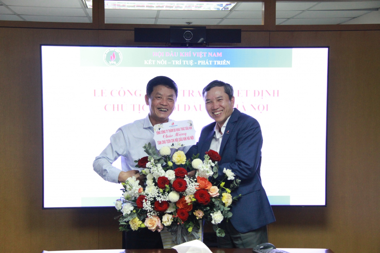 Hội DKVN trao quyết định bổ nhiệm Chủ tịch Hội Dầu khí Hà Nội và Phó Trưởng ban Tư vấn và Phản biện