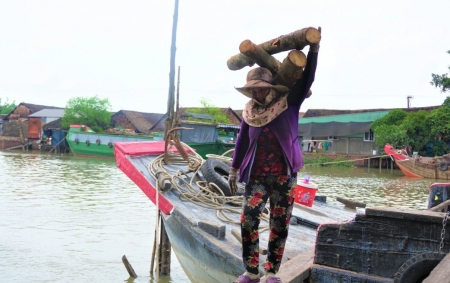 Những người phụ nữ làm nghề đen đúa đời mẹ đổi sáng sủa đời con