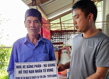 Tích cực hỗ trợ các nạn nhân trong vụ tai nạn giao thông tại Tuyên Quang