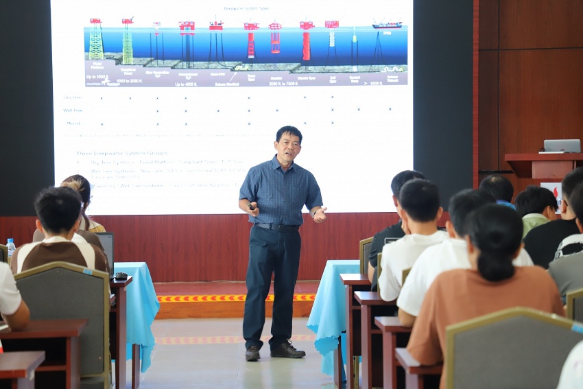PVU tổ chức nói chuyện chuyên đề về “Những thử thách và giải pháp về an toàn và quy trình sản xuất”