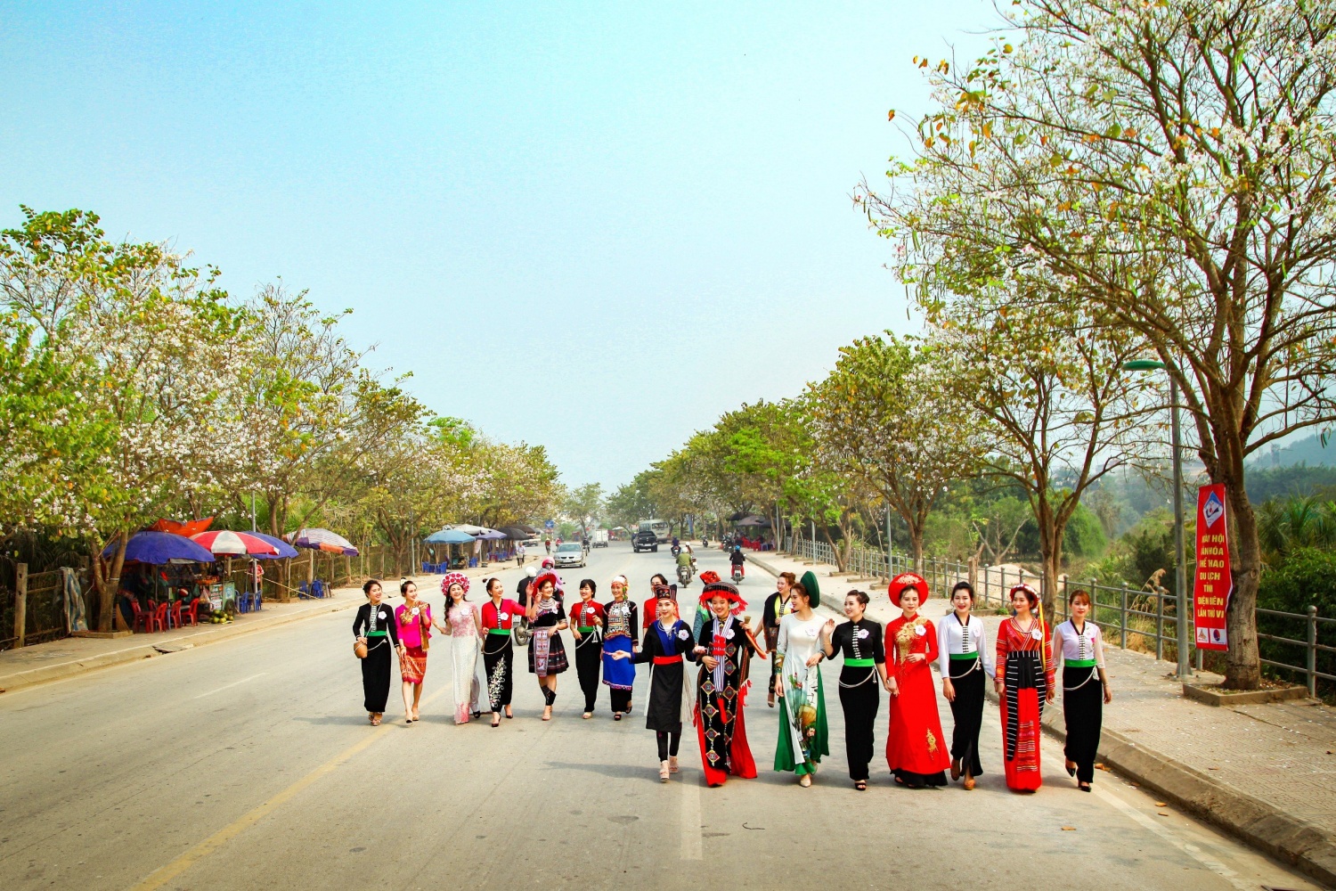 Điện Biên ngập tràn sắc hoa ban