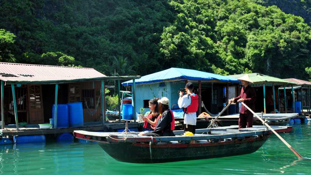 Quan tâm bảo tồn nét văn hóa làng chài Hạ Long