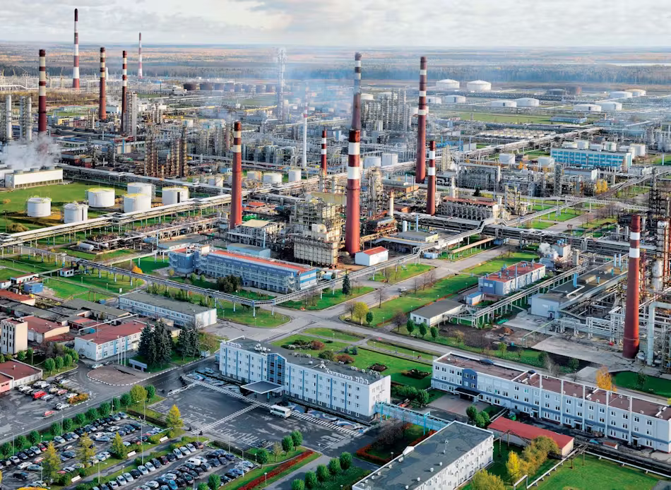 Phân tích tác động của các cuộc tấn công của Ukraine vào các nhà máy lọc dầu của Nga lên thị trường năng lượng