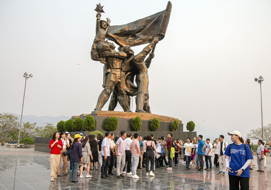 Điện Biên: Du khách tăng cao trước ngày khai hội