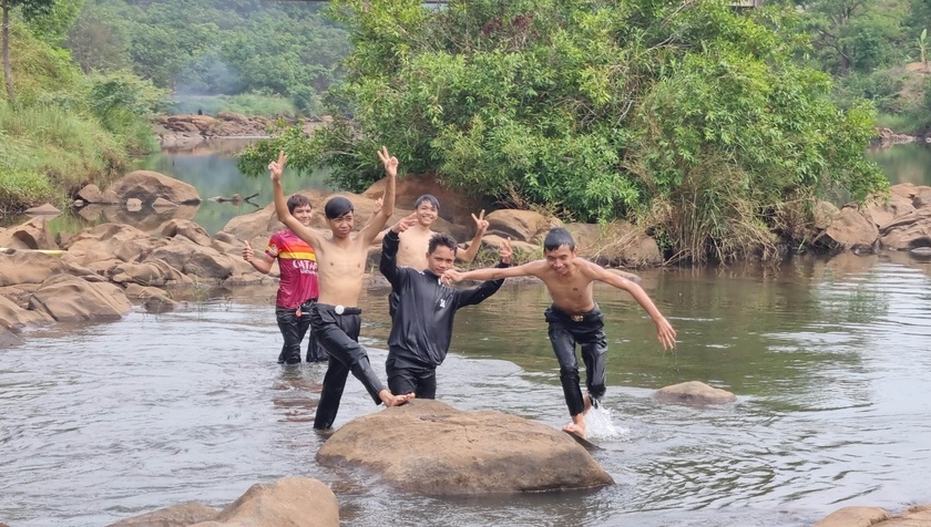 Khám phá vẻ đẹp hoang sơ của suối Jrăng Blo Khám phá vẻ đẹp hoang sơ của suối Jrăng Blo