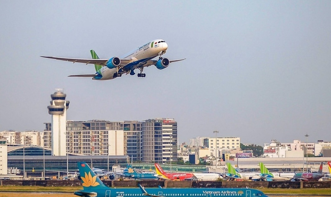 Giá vé máy bay dịp nghỉ lễ 30/4, 1/5 lại "nóng"