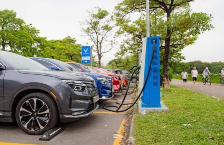 Chủ xe VinFast chia sẻ bí kíp sạc điện tại nhà tiện như tại trụ công cộng