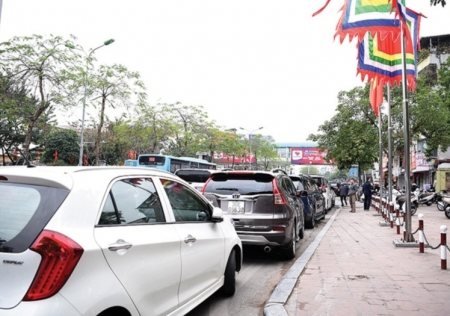 Loạn giá trông giữ xe mùa lễ hội