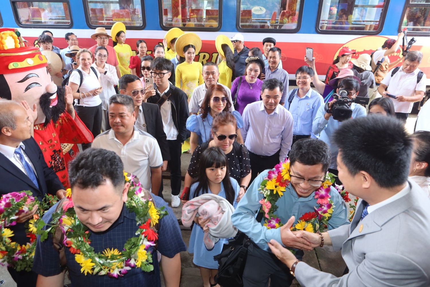 TP. Đà Nẵng chào mừng đoàn tàu đoàn tàu “Kết nối di sản miền Trung” - Ảnh:VGP/Lưu Hương