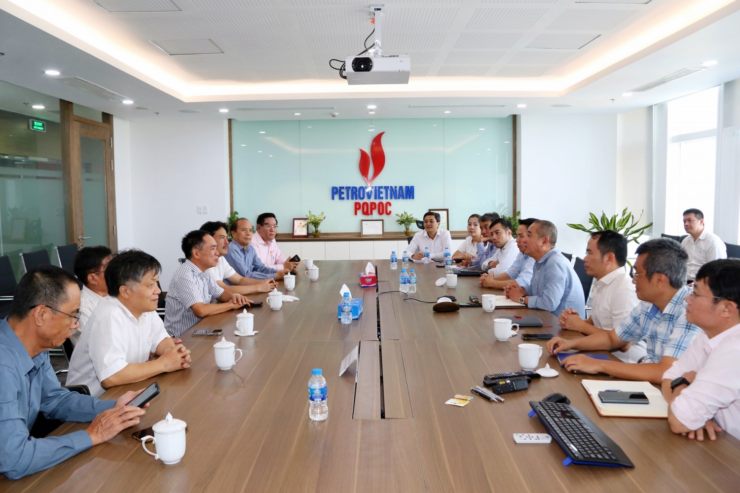 Đoàn công tác Hội DKVN làm việc với PQPOC, BIENDONG POC