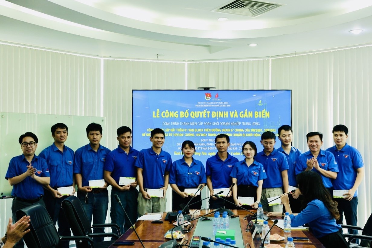 Đoàn Khối Doanh nghiệp Trung ương gắn biển Công trình thanh niên tại Nhà máy Đạm Phú Mỹ