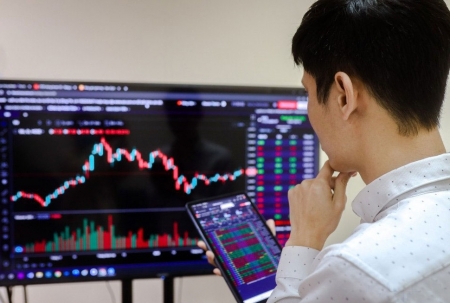 Tin nhanh chứng khoán ngày 29/3: Dòng tiền chậm lại, VN Index giảm nhẹ