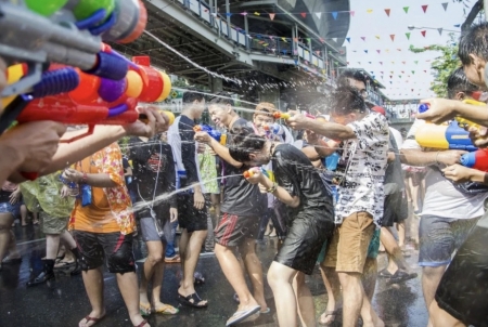 Thái Lan giảm giá vé máy bay mùa cao điểm lễ hội truyền thống Songkran