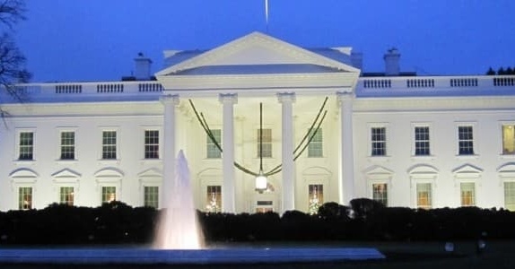 Tổng thống Mỹ có thể dỡ bỏ lệnh cấm xuất khẩu LNG để đổi viện trợ cho Ukraine