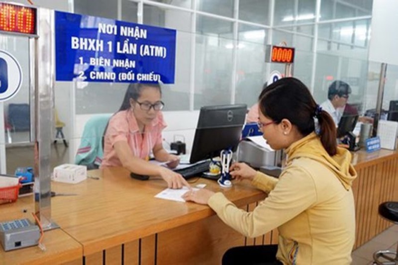 Làn sóng rút BHXH một lần trong công nhân lao động thời gian qua có xu hướng ngày càng gia tăng, dẫn đến nhiều nguy cơ tiềm ẩn - Ảnh minh họa: ITN