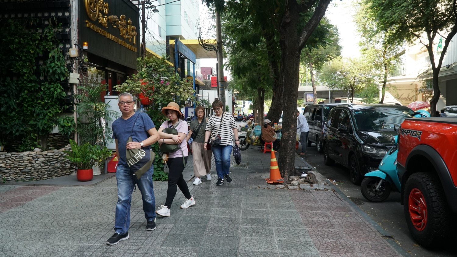 Hình ảnh các tuyến đường tại TP HCM đủ điều kiện thu phí sử dụng tạm lòng đường, vỉa hè