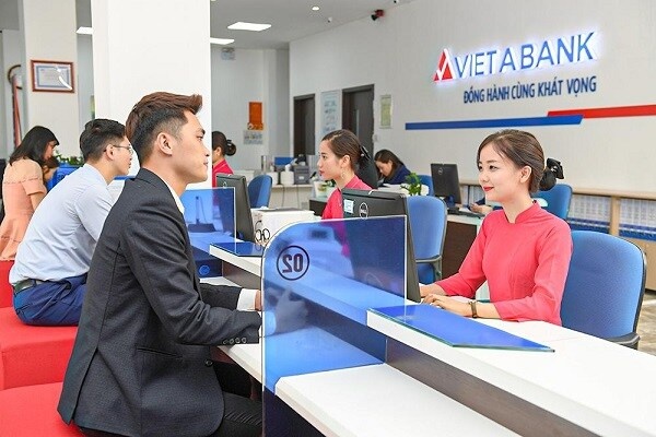 Hai ngân hàng nào sắp niêm yết cổ phiếu trên HoSE trong năm 2024?