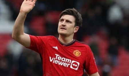 Erik Ten Hag khen ngợi Harry Maguire là thủ lĩnh tuyệt vời