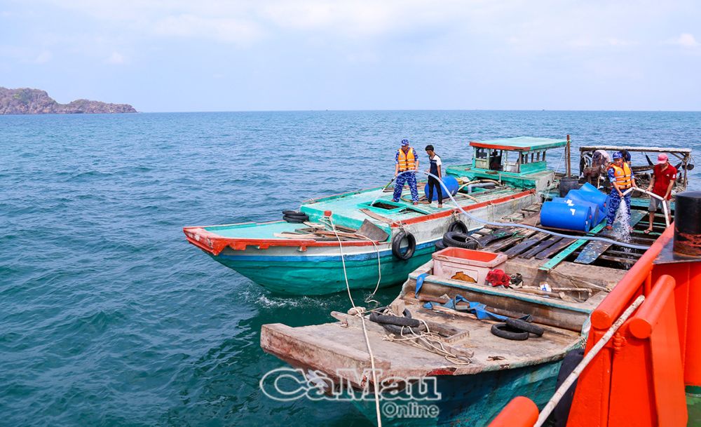 Cà Mau: Cấp nước ngọt cho đảo Hòn Chuối