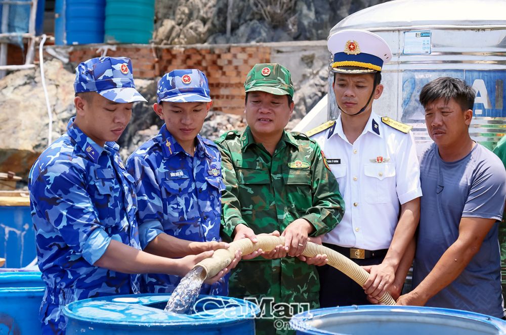 Cà Mau: Cấp nước ngọt cho đảo Hòn Chuối