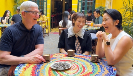 CEO Tim Cook và chuỗi hoạt động trong ngày đầu tiên đến Hà Nội