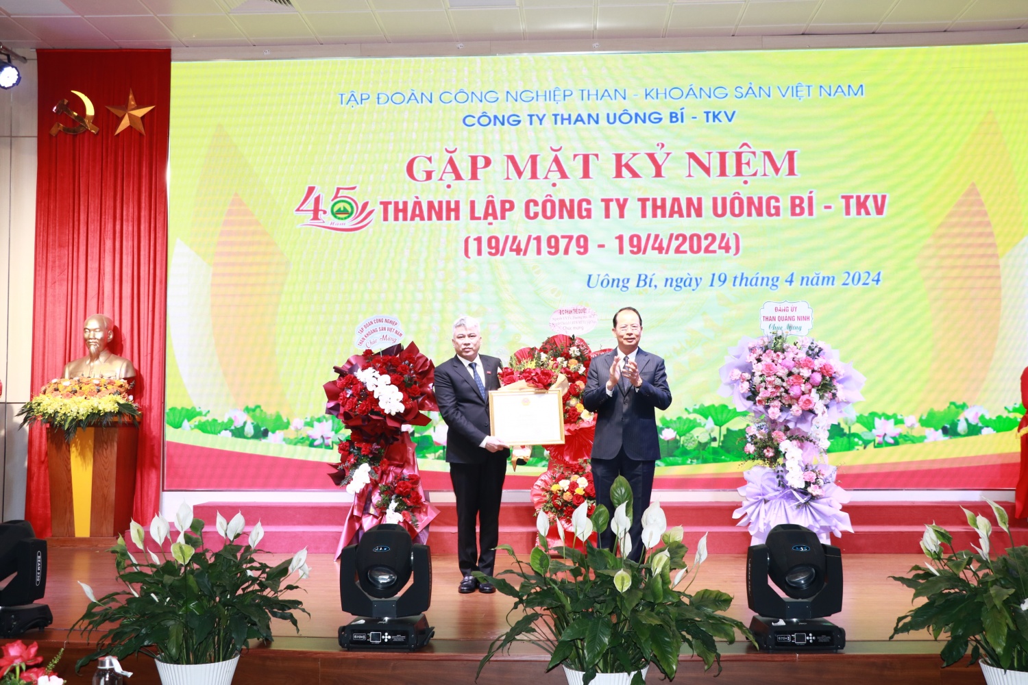 Than Uông Bí - 45 năm xây dựng và phát triển Than Uông Bí TKV: 45 năm phát huy truyền thống “Kỷ luật và Đồng tâm”