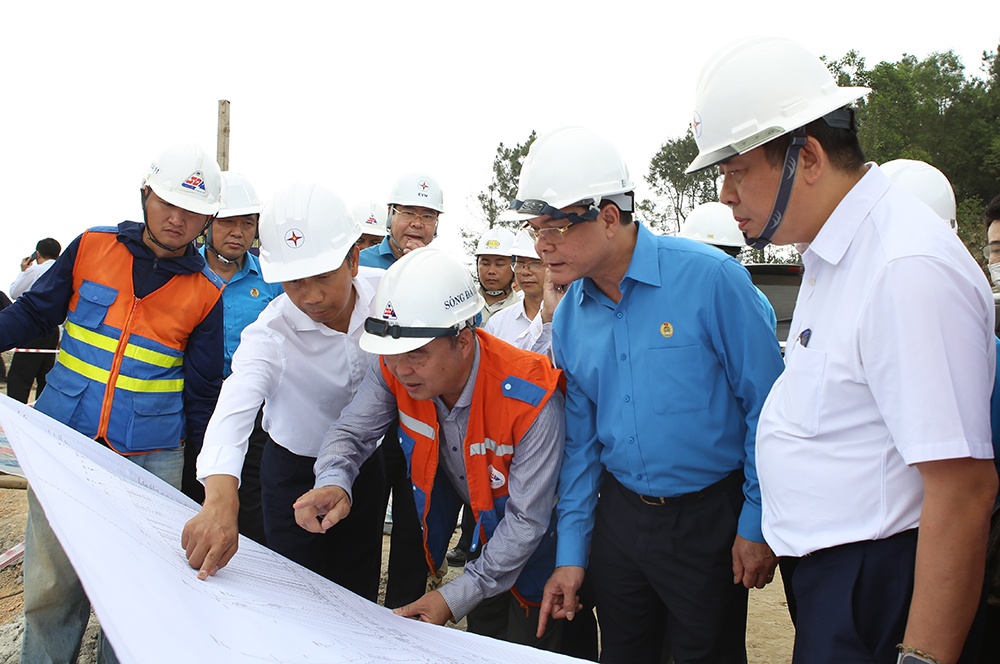 Động viên người lao động tham gia công trình thi đua “5 nhất”