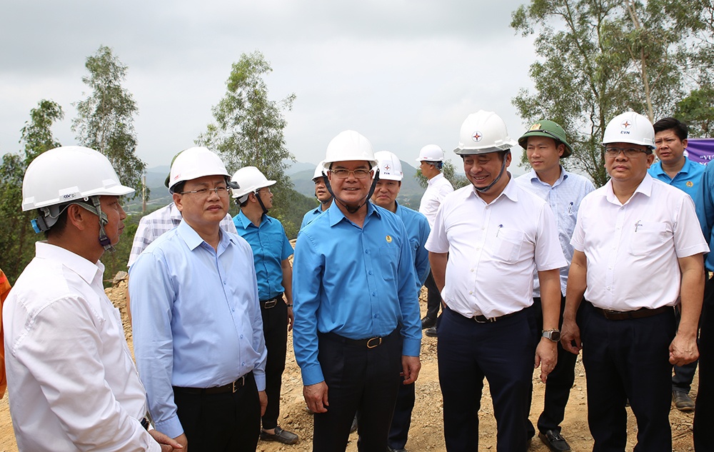 Động viên người lao động tham gia công trình thi đua “5 nhất”