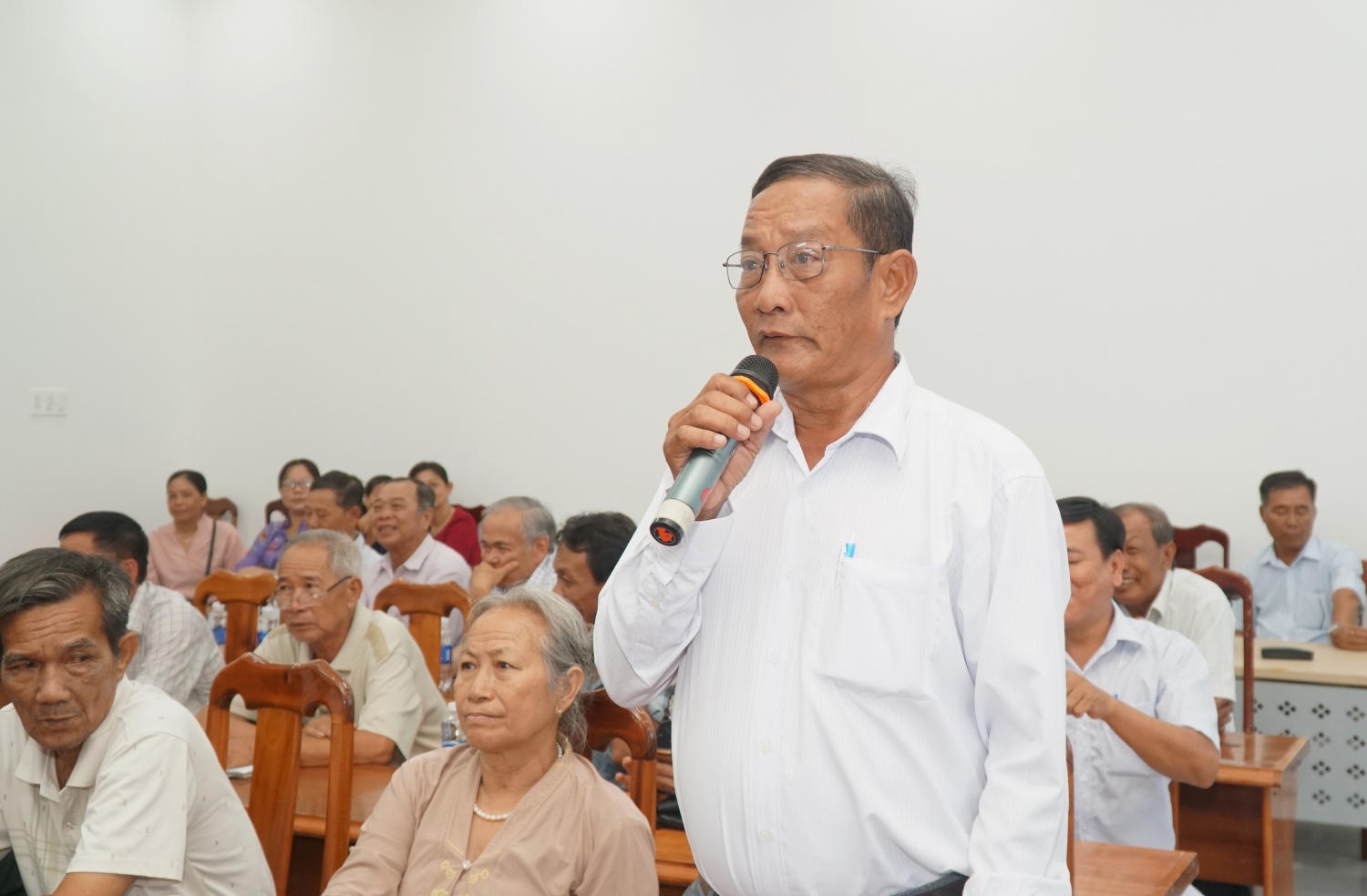 Đồng chí Lê Mạnh Hùng tiếp xúc cử tri tại Cà Mau trước kỳ họp thứ 7 Quốc hội khóa XV
