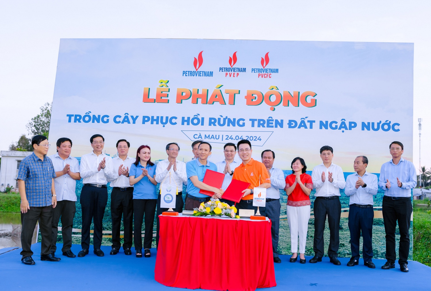 PVCFC và PVEP ký thỏa thuận với Viện Khoa học Lâm nghiệp Nam Bộ, Sở Nông nghiệp và Phát triển nông thôn tỉnh Cà Mau, trồng mới 40 ha rừng và 250.000 cây xanh trên địa bàn tỉnh.