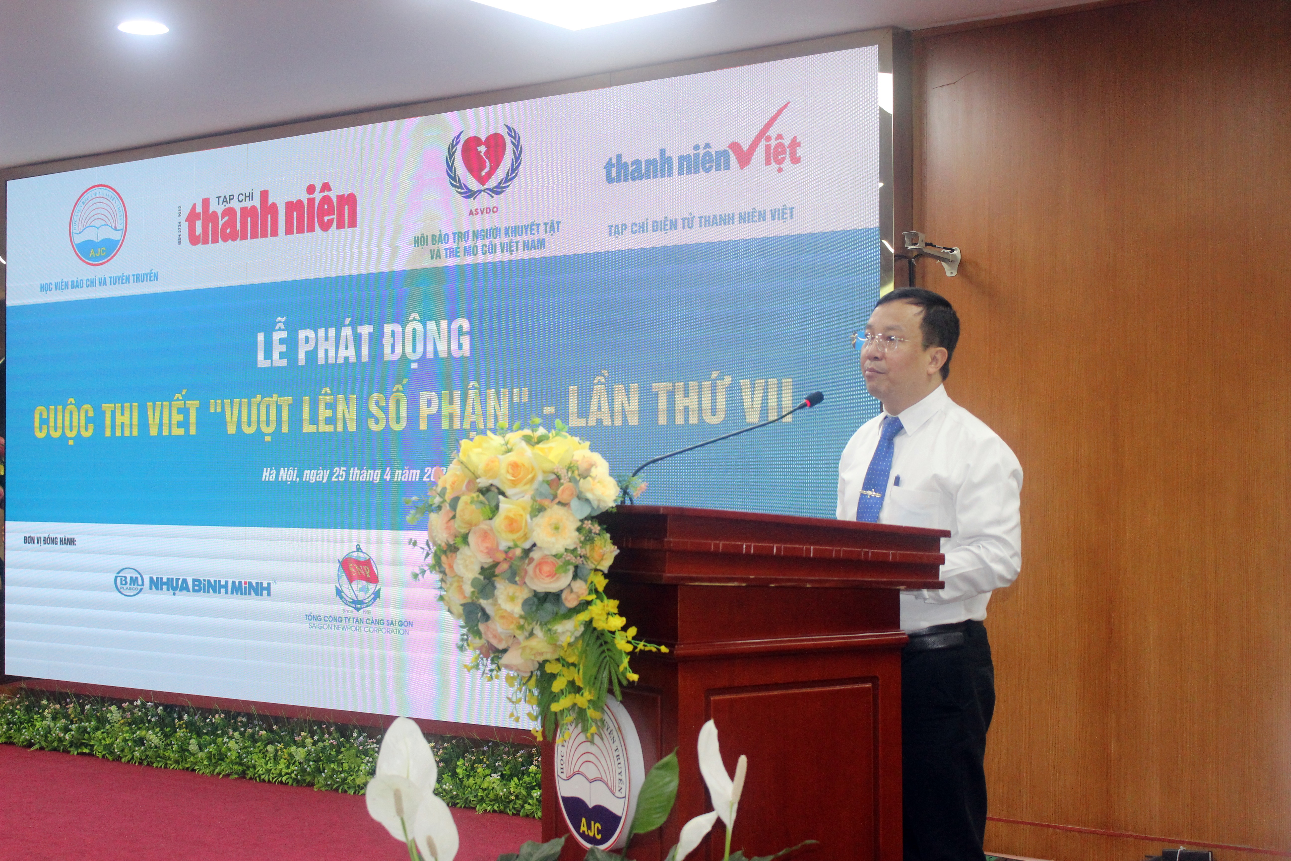 Phát động cuộc thi viết "Vượt lên số phận" lần thứ VII