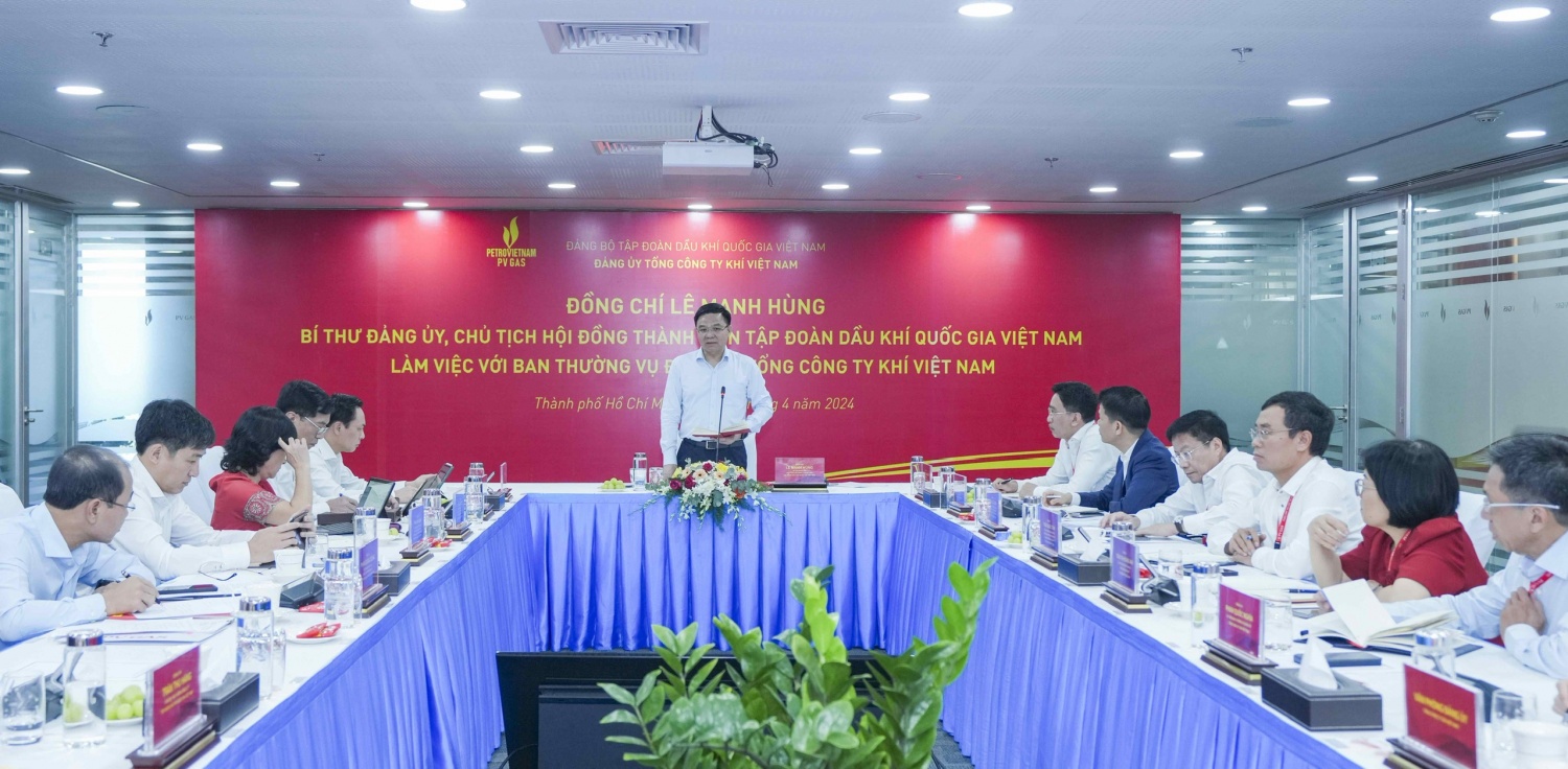 Bí thư Đảng ủy, Chủ tịch HĐTV Petrovietnam Lê Mạnh Hùng chủ trì buổi làm việc với Ban Thường vụ Đảng ủy PV GAS
