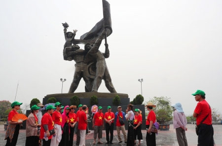 Hướng về mảnh đất Điện Biên anh hùng
