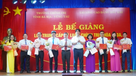 Bế giảng và trao bằng tốt nghiệp lớp Trung cấp Lý luận chính trị K123A, khóa học 2023-2024
