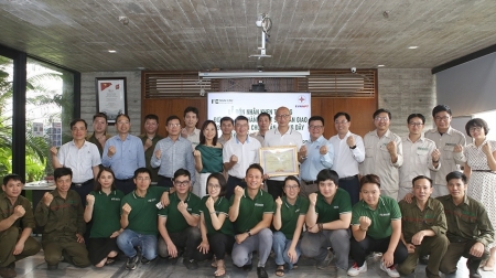 Khen thưởng đơn vị đầu tiên hoàn thành sản xuất cột thép Dự án đường dây 500kV mạch 3