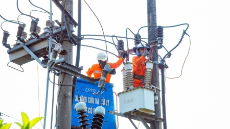 Tiêu thụ điện trong kỳ nghỉ lễ 30/4-1/5 năm 2024 tăng đột biến