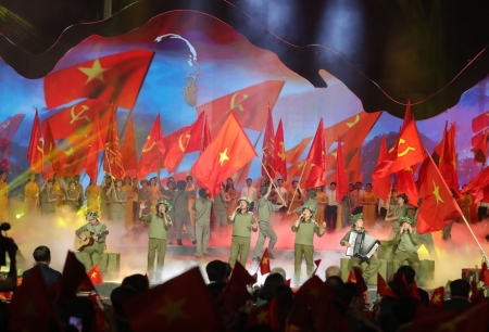 Xúc động và tự hào chương trình “Dưới lá cờ Quyết thắng”