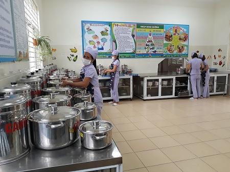 Nghề nấu ăn cho các trường học cần được hưởng chế độ nặng nhọc, độc hại