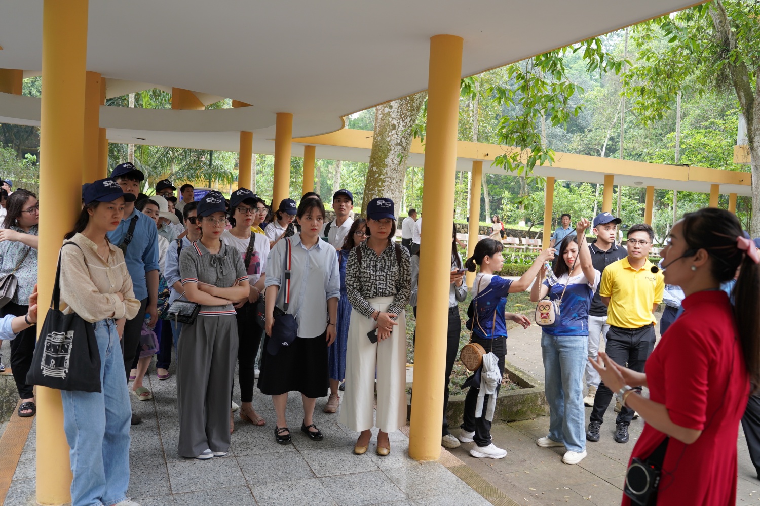 Văn phòng Đảng ủy Tập đoàn Dầu khí Quốc gia Việt Nam tổ chức Lễ báo công dâng Bác tại Khu di tích Đá Chông Văn phòng Đảng ủy Tập đoàn Dầu khí Quốc gia Việt Nam tổ chức Lễ báo công dâng Bác tại Khu di tích Đá Chông