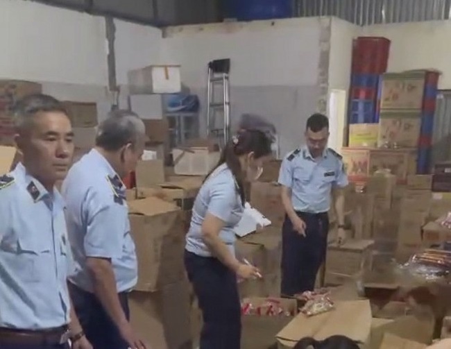 Tăng cường điều tra, xử lý nghiêm các vụ buôn bán thực phẩm lậu