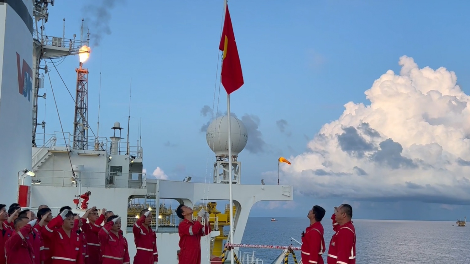 Bài 1: Để ngọn lửa dầu khí luôn sáng mãi trong tâm - trí những người dầu khí chân chính
