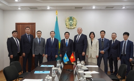 Bộ trưởng Bộ Công Thương làm việc với Bộ trưởng Bộ Công nghiệp và Xây dựng Kazakhstan