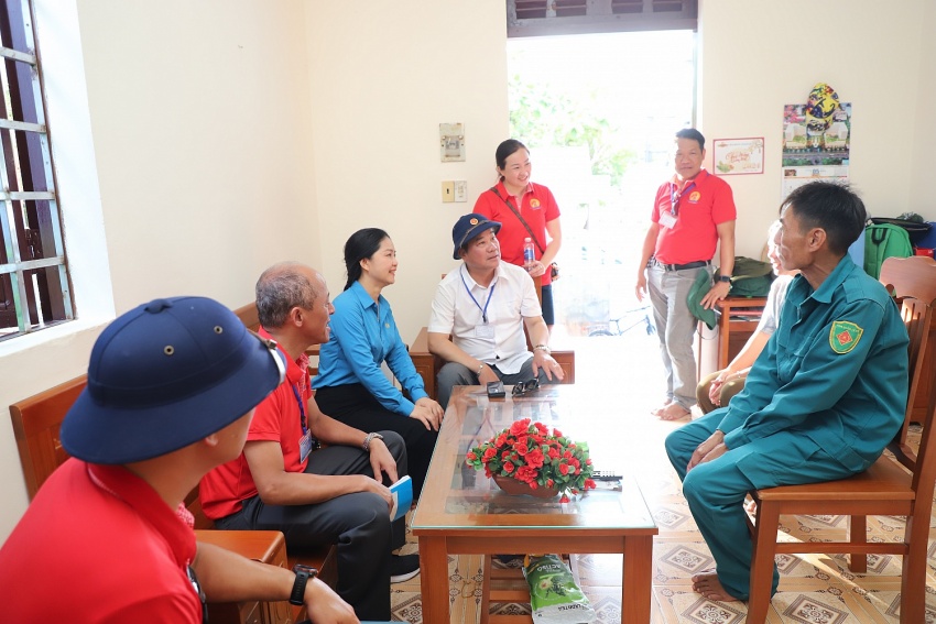 Petrovietnam thăm, động viên cán bộ chiến sĩ, người dân tại huyện đảo Trường Sa và Nhà giàn DK1/9 – Ba Kè