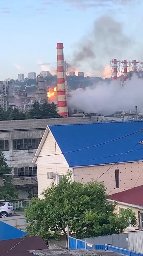 Đám cháy bùng phát tại nhà máy lọc dầu Tuapse, Nga - Ảnh: Reu