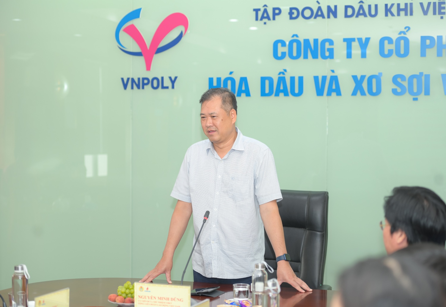Lãnh đạo Tổng Liên đoàn Lao động Việt Nam và Công đoàn Dầu khí Việt Nam thăm, tặng quà người lao động có hoàn cảnh khó khăn